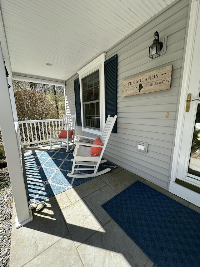 view of patio / terrace with covered porch