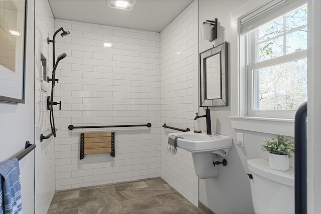 bathroom with visible vents, a wealth of natural light, toilet, and tiled shower