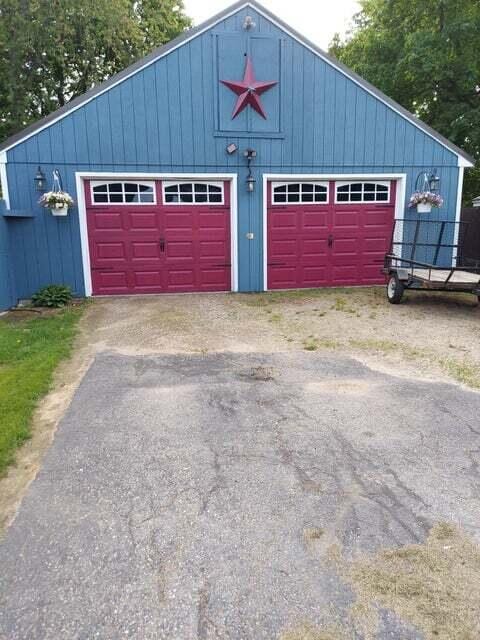 view of detached garage