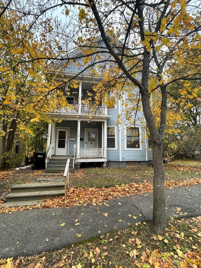 view of front of home featuring a porch and a balcony