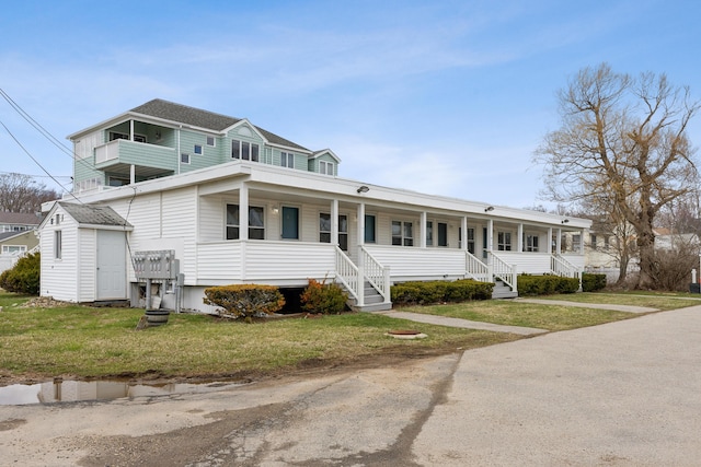 view of front of house featuring covered porch and a front lawn