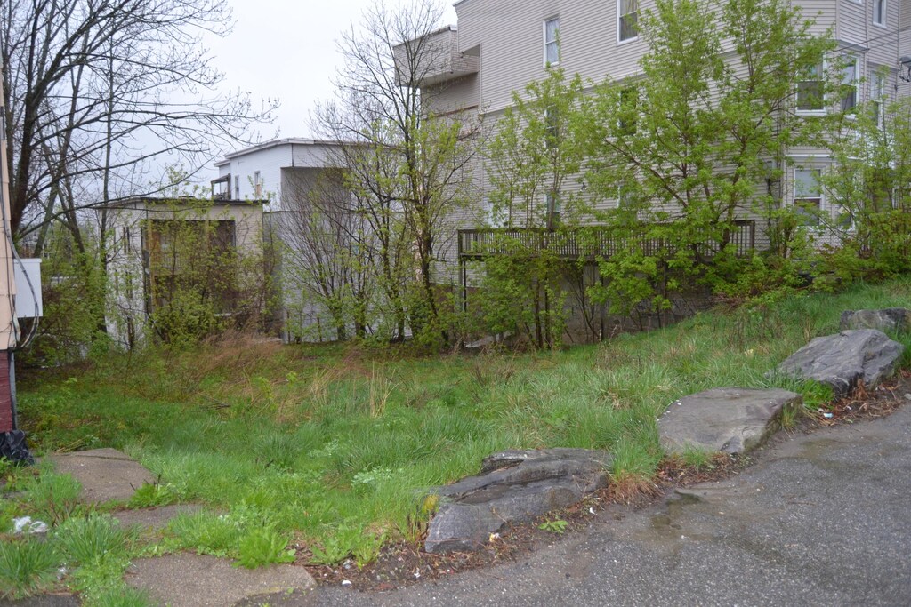 305 Bates St, Lewiston, ME 04240 - photo 3
