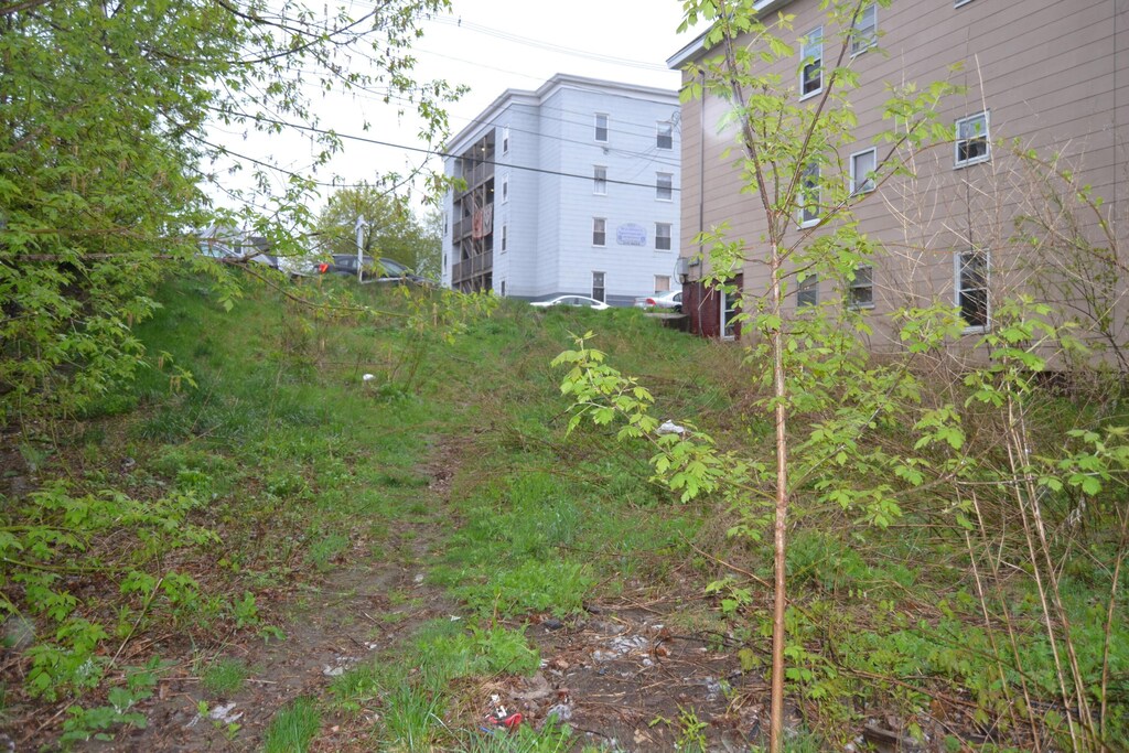 305 Bates St, Lewiston, ME 04240 - photo 4