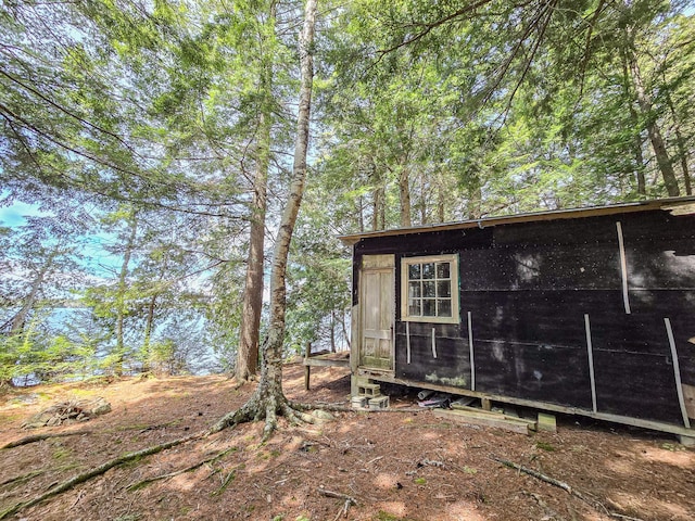 view of outdoor structure with an outbuilding