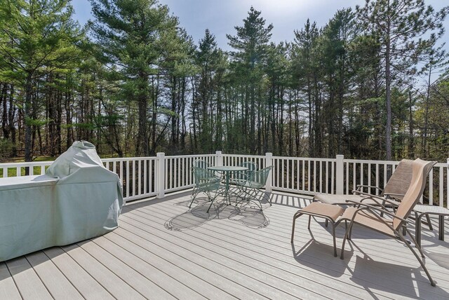 deck with outdoor dining space