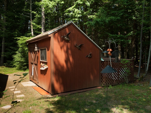 view of shed with a view of trees