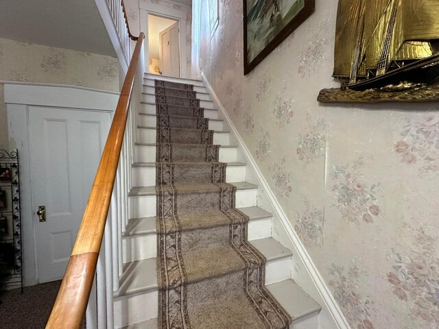 344 Main St, Lincoln, ME 04457 - stairs with wallpapered walls