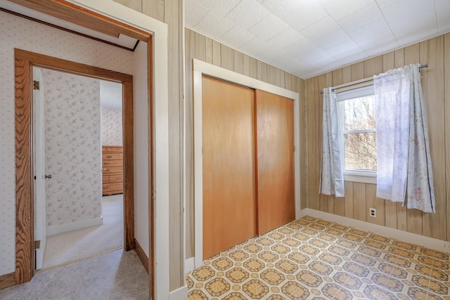 unfurnished bedroom with baseboards and a closet