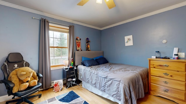 bedroom with light wood-style floors, ornamental molding, and ceiling fan