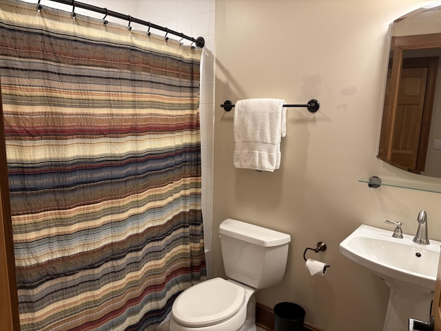 1 Mccracken Ln, Bristol, ME 04539 - full bath with toilet, curtained shower, and a sink