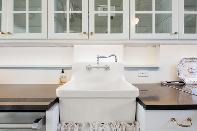 197A Perkins St, Castine, ME 04421 - bar featuring a sink