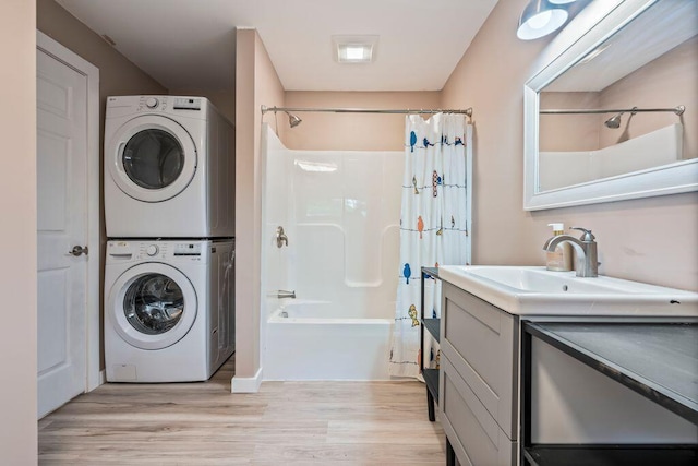 314 Meadow Rd, Topsham, ME 04086 - full bath with stacked washer / dryer, shower / bath combination with curtain, wood finished floors, and vanity