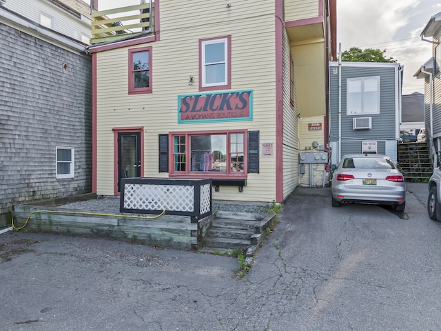 27 Townsend Ave, Boothbay Harbor, ME 04538 - view of front of home
