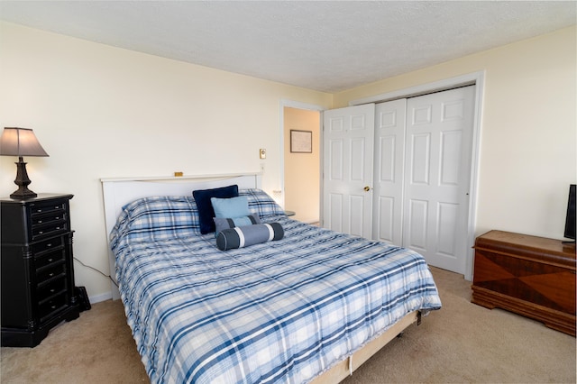 bedroom with carpet flooring and a closet
