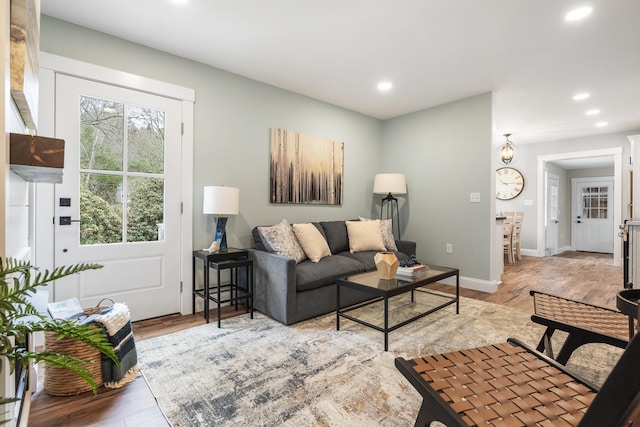 living area with recessed lighting, light wood-type flooring, and baseboards