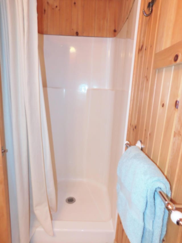 92 Red Gate Ln, Acton, ME 04001 - full bathroom with a shower with shower curtain
