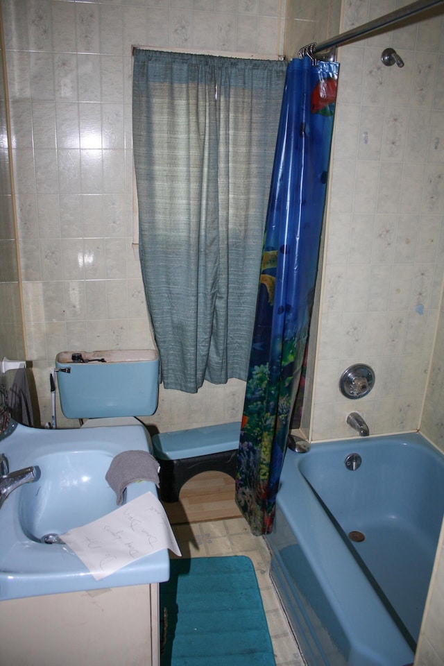 full bath featuring shower / bath combo and toilet