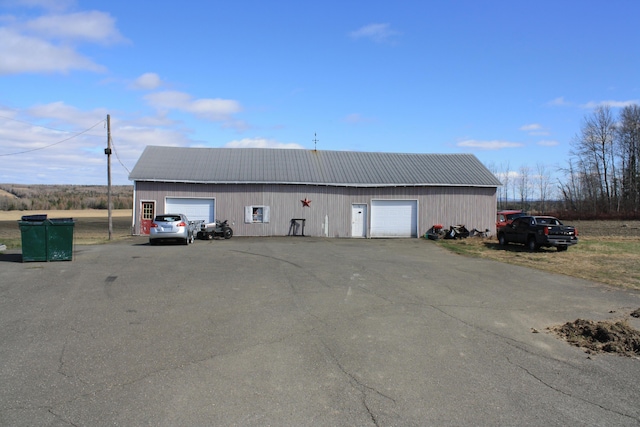view of outbuilding featuring an outbuilding