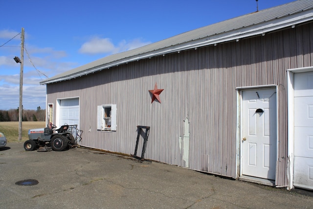 view of outbuilding featuring an outbuilding