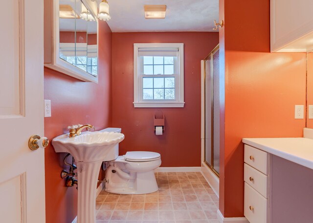 full bathroom featuring a healthy amount of sunlight, a stall shower, and toilet