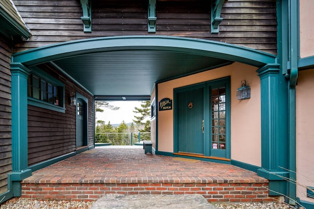 entrance to property featuring covered porch