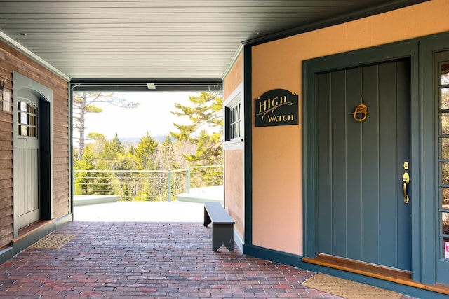 entrance to property featuring covered porch