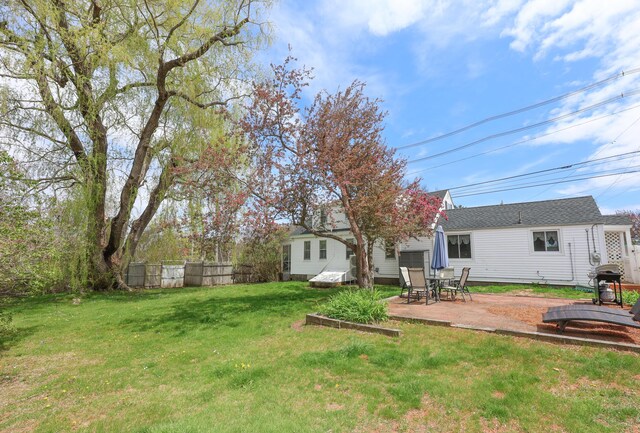 view of yard with a patio area