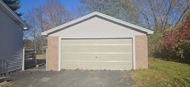detached garage with driveway