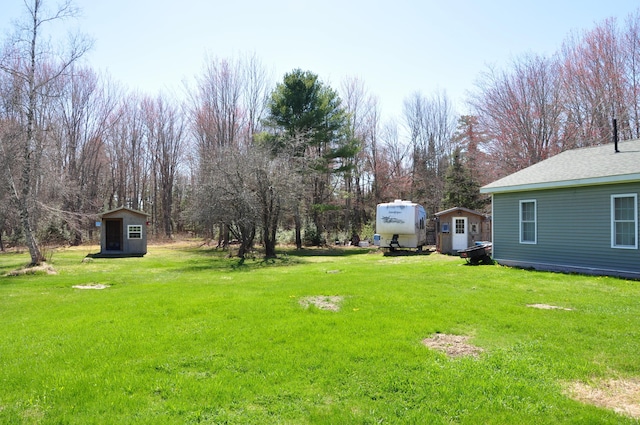 view of yard featuring an outbuilding and a shed