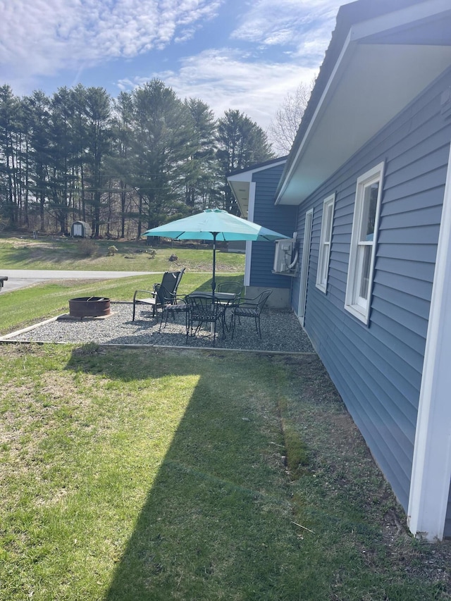 view of yard featuring a patio