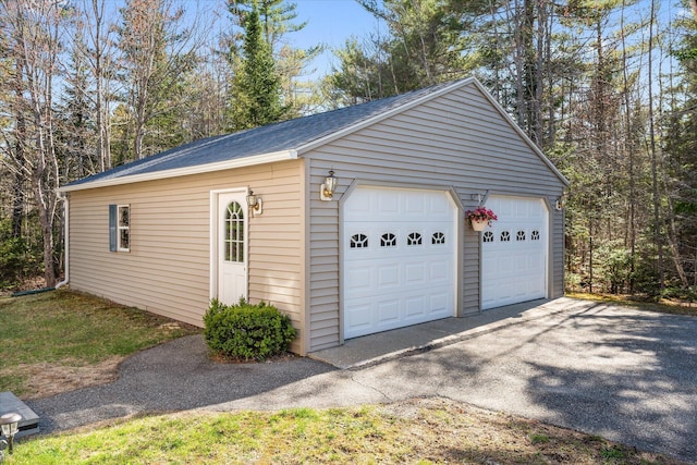 view of detached garage