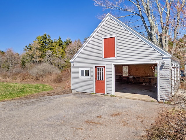 view of detached garage
