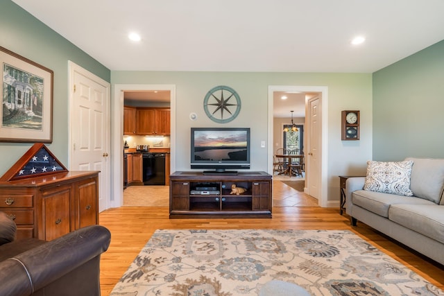 living area with baseboards, light wood-style floors, and recessed lighting