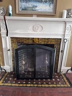 17 Boynton St, Eastport, ME 04631 - detailed view of a fireplace