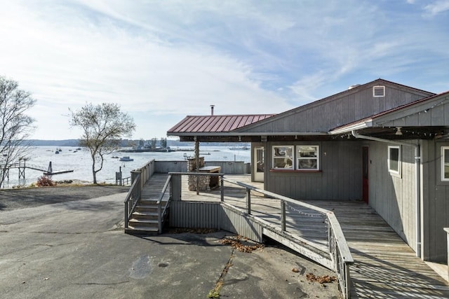 47 Atlantic Ave, Boothbay Harbor, ME 04538 - exterior space featuring a water view