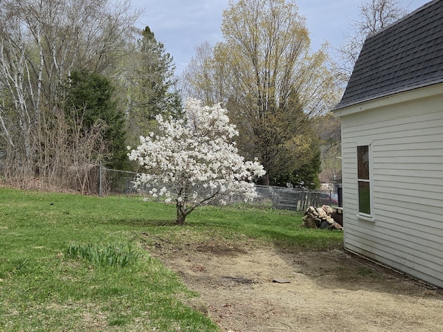 394 Linnell St, Rumford, ME 04276 - view of yard