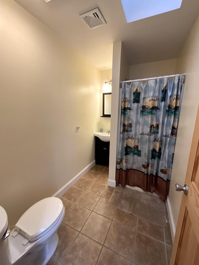 150 Birchwood Rd, Gray, ME 04039 - full bathroom with tile patterned flooring, toilet, a shower with shower curtain, baseboards, and visible vents