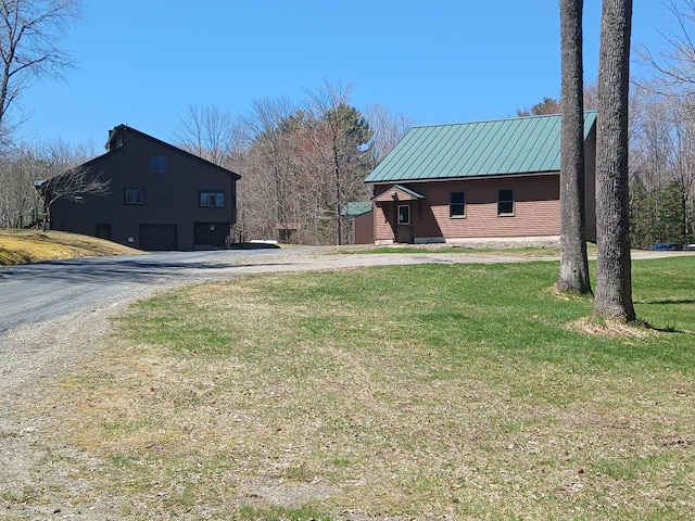 view of street featuring gravel driveway