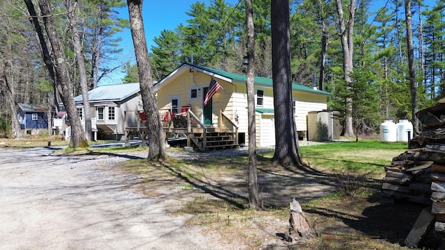 view of front of house featuring a shed, an outdoor structure, and a deck
