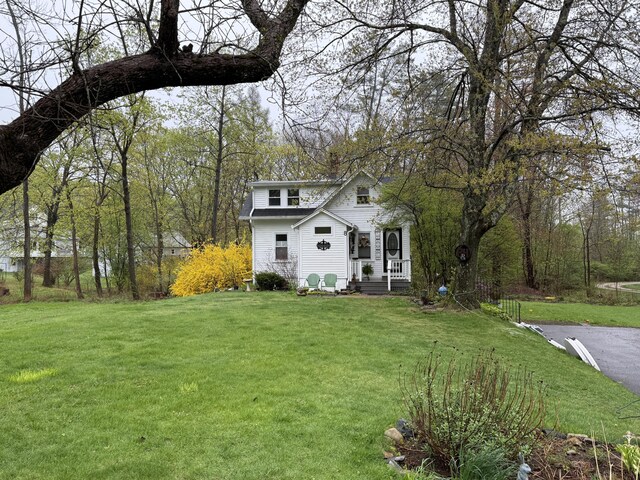 8 Organug Rd, York, ME 03909 - view of front facade with a front yard