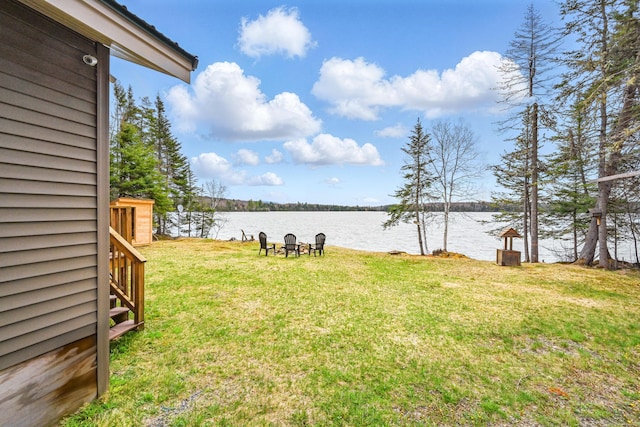 view of grassy yard with a water view