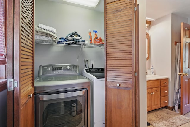 128 Capen Rd, Gardiner, ME 04345 - laundry area featuring laundry area and washing machine and clothes dryer
