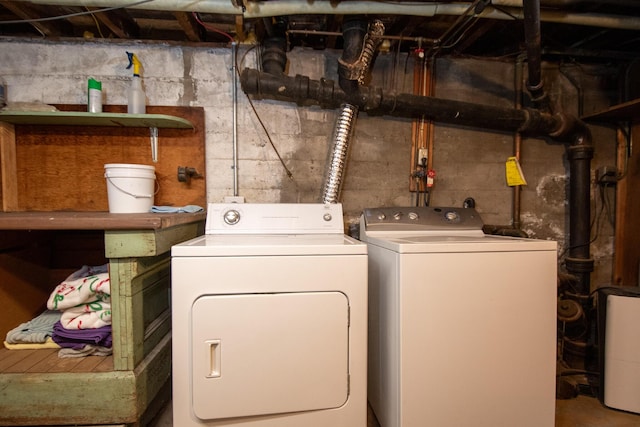 laundry room with laundry area and washer and clothes dryer