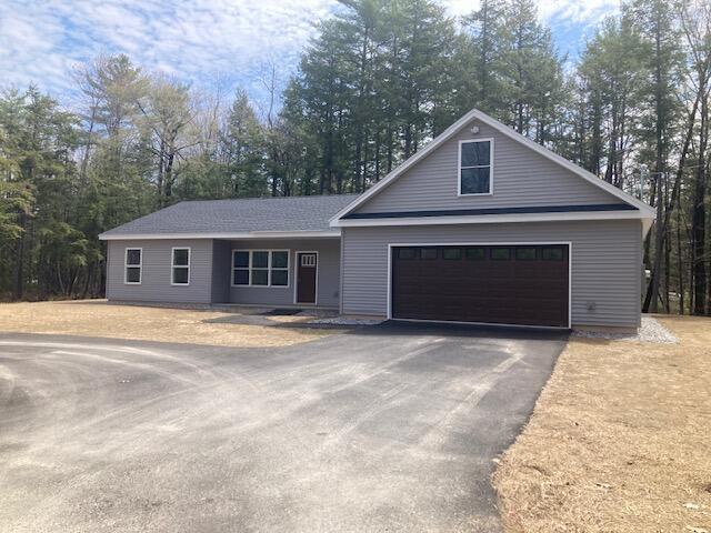 view of front facade with driveway and a garage