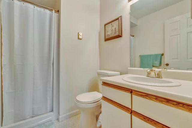 full bathroom with toilet, curtained shower, and vanity