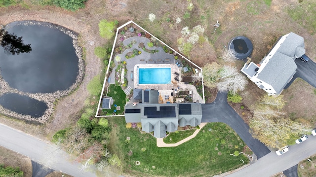 aerial view of property's location with a pool, property parcel outlined, and a large body of water