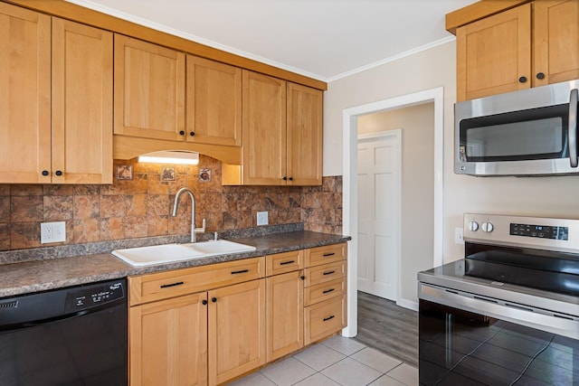 kitchen featuring stainless steel appliances, a sink, crown molding, decorative backsplash, and dark countertops
