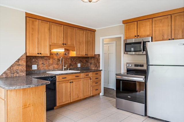 kitchen with stainless steel appliances, a sink, dark countertops, backsplash, and crown molding