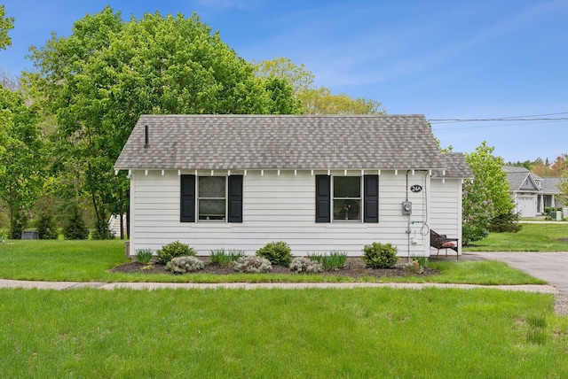 24 Ross Rd, Kennebunk, ME 04043 - view of front of home featuring roof with shingles and a front yard