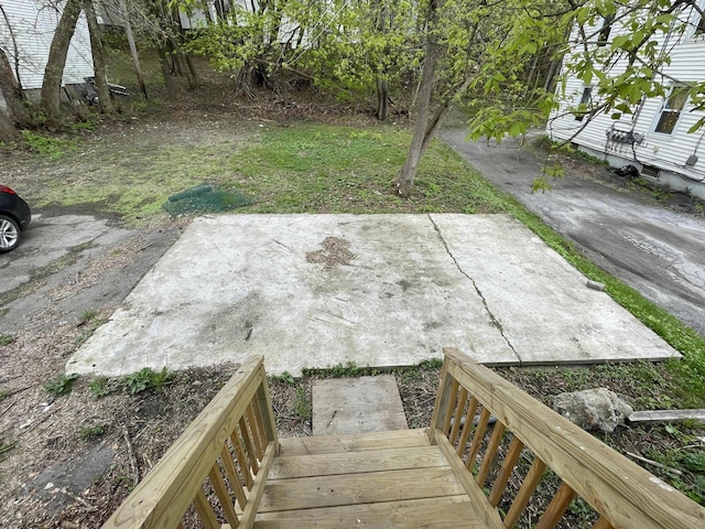 view of yard with a patio area